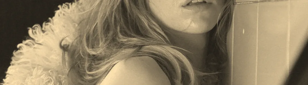 Suki Waterhouse